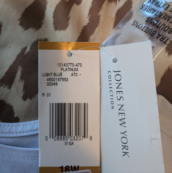 Jones New York NWT Women's Platinum Light Blue Sleeveless shirt size 16W - Picture 4 of 4